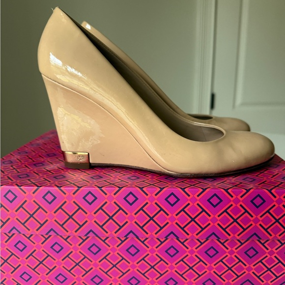 Tory Burch Shoes - Tory Burch Nude Wedge Shoes